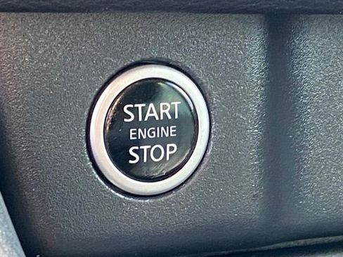 Used 2023 Nissan Rogue SV image 16