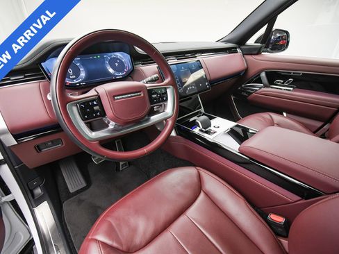 Used 2025 Land Rover Range Rover SE image 13