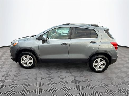 Used 2019 Chevrolet Trax LT w/ LT Convenience Package image 9