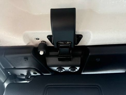 Used 2025 Jeep Wrangler Unlimited Sahara AWD/4WD image 35
