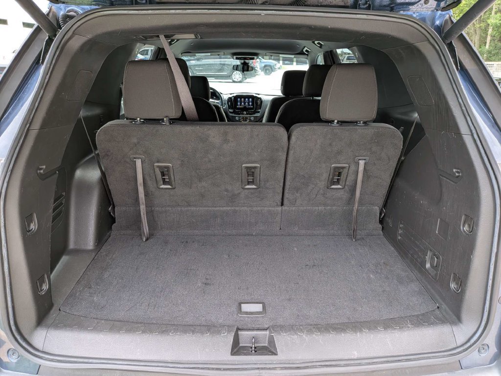 Used 2023 Chevrolet Traverse LT FWD image 17