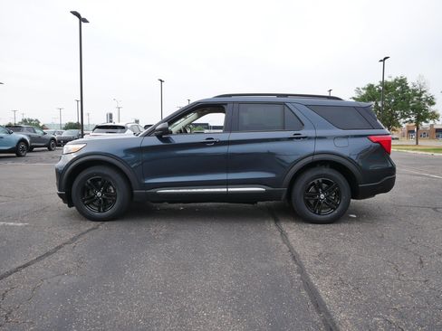 Used 2022 Ford Explorer XLT w/ Equipment Group 202A AWD/4WD image 2