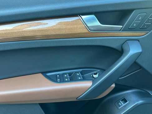 Used 2021 Audi Q5 2.0T Premium w/ Convenience Package image 11