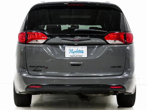 Used 2020 Chrysler Pacifica Limited w/ Quick Order Package 27H Red S image 8