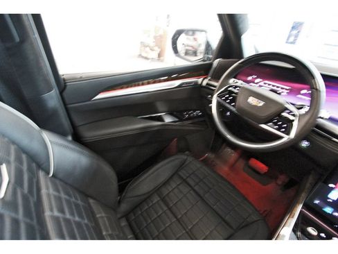 Used 2025 Cadillac Escalade Sport Platinum AWD/4WD image 7