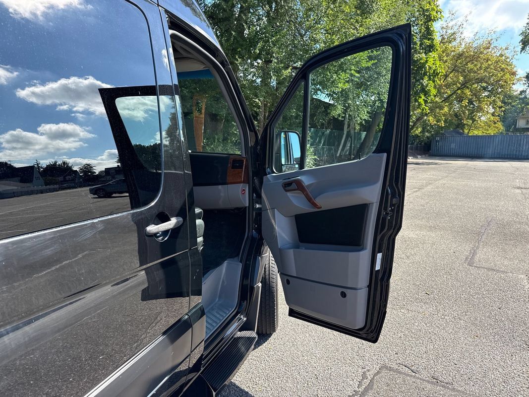 Used 2017 Mercedes-Benz Sprinter 2500 image 19