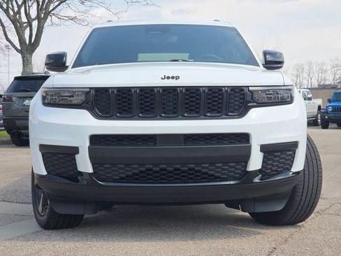 Used 2023 Jeep Grand Cherokee L Laredo image 3