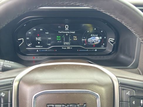 Used 2024 GMC Yukon XL Denali image 16