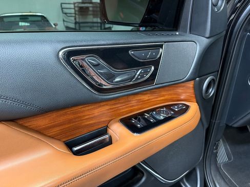 Used 2019 Lincoln Navigator Reserve AWD/4WD image 25