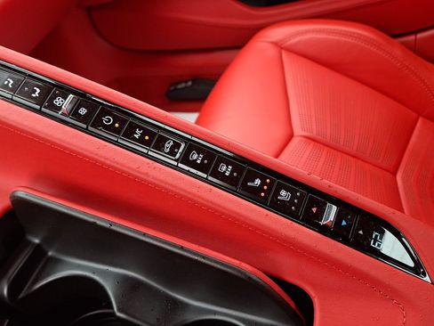 Used 2025 Chevrolet Corvette Stingray Premium Conv w/ Z51 Performance Package RWD image 13