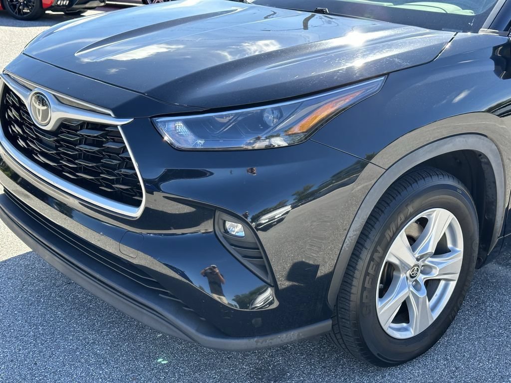 Used 2022 Toyota Highlander LE FWD image 10