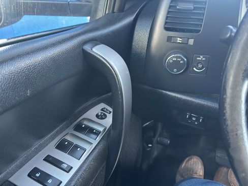 Used 2011 Chevrolet Silverado 3500 LT image 21