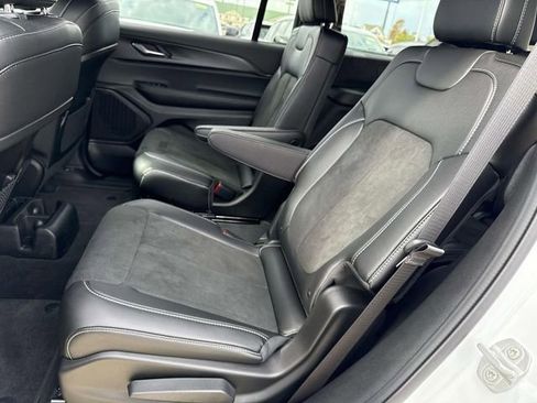 New 2025 Jeep Grand Cherokee L Altitude image 8