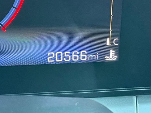 Used 2025 Chevrolet Trax LT image 40