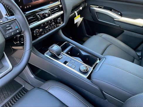 New 2026 Nissan Pathfinder SL AWD/4WD image 12