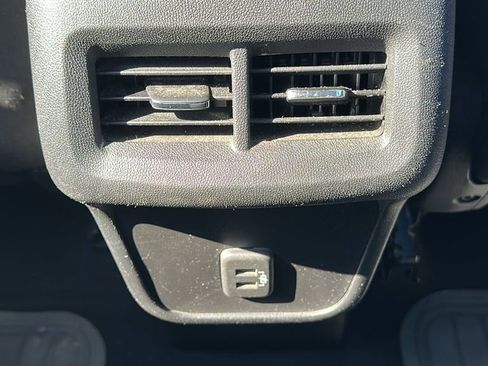 Used 2021 Chevrolet Equinox LT image 21