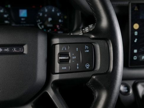 Used 2025 Land Rover Defender 110 S image 20