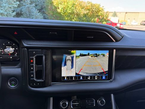 Used 2023 GMC Yukon Denali AWD/4WD image 30