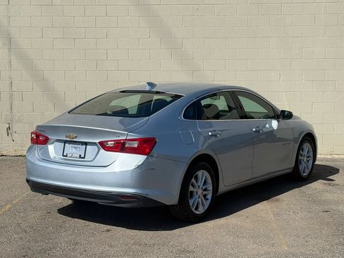 Used 2017 Chevrolet Malibu LT w/ Leather Package FWD image 10