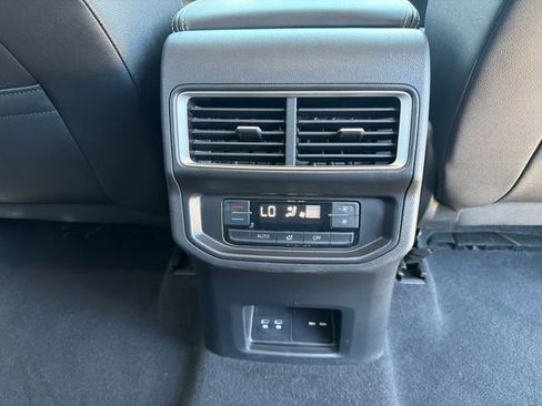 Used 2025 Volkswagen Atlas SE AWD/4WD image 29
