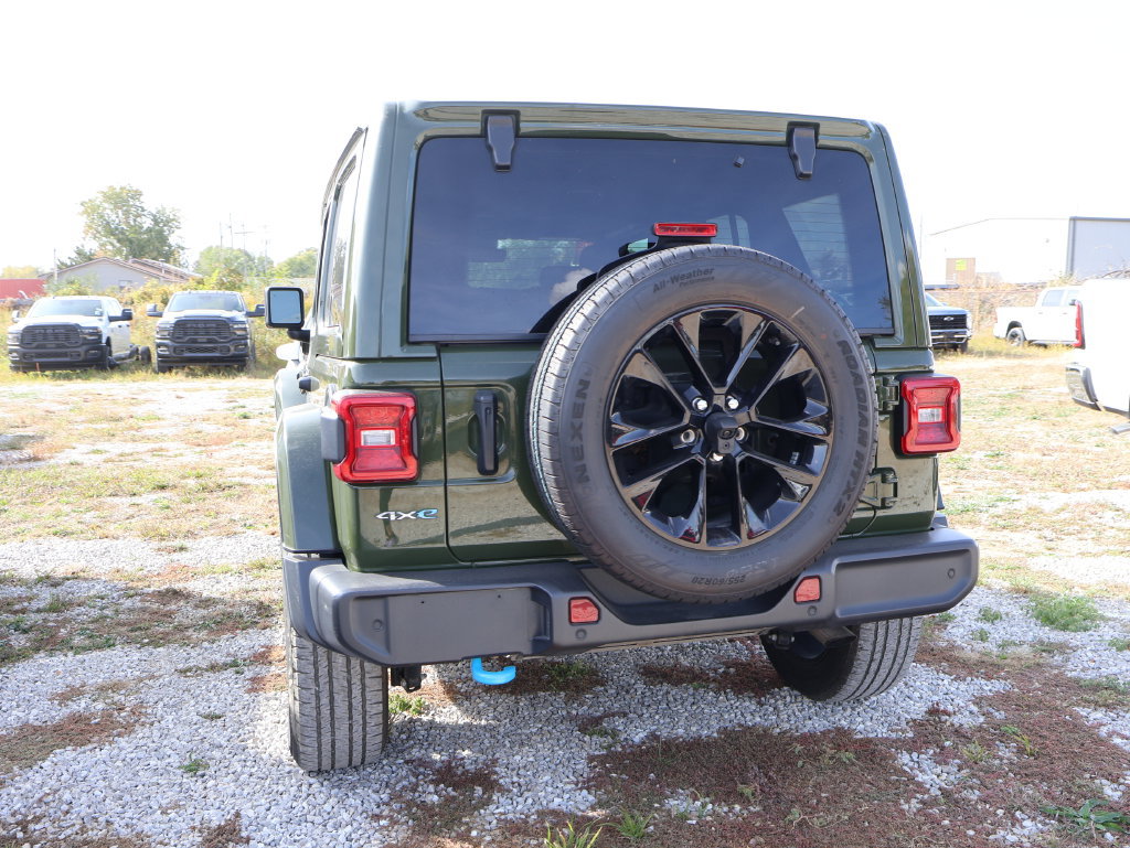Used 2024 Jeep Wrangler Unlimited Sahara w/ Technology Group AWD/4WD image 21