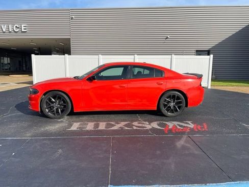 Used 2021 Dodge Charger SXT w/ Blacktop Package RWD image 2