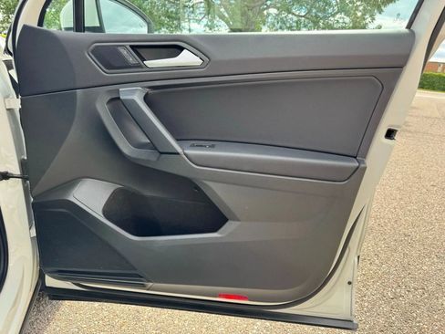 Used 2019 Volkswagen Tiguan SE w/ Panoramic Sunroof Package image 29