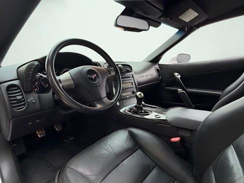 Used 2011 Chevrolet Corvette Coupe w/ 1LT RWD image 18