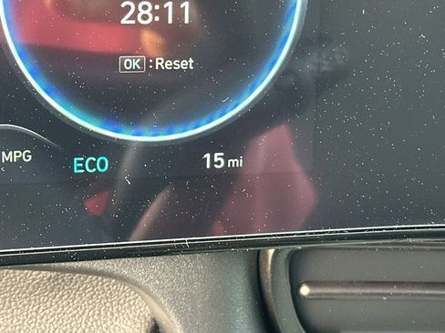 New 2025 Hyundai Elantra Limited image 17