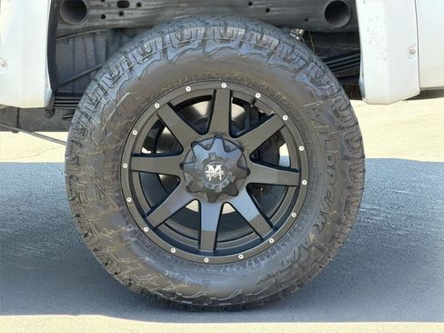 Used 2019 Chevrolet Silverado 2500 LT AWD/4WD image 9