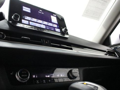 Used 2022 Mitsubishi Outlander SE image 13