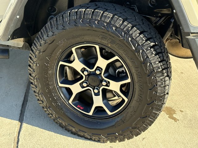 Used 2022 Jeep Wrangler Unlimited Rubicon w/ LED Lighting Group AWD/4WD image 12