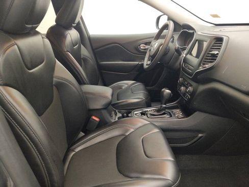 Used 2020 Jeep Cherokee Latitude Plus FWD image 21