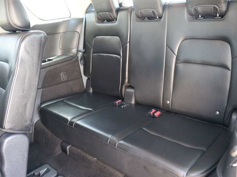 Used 2023 Nissan Pathfinder SL AWD/4WD image 14