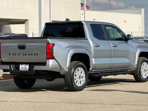 Certified 2025 Toyota Tacoma SR5 AWD/4WD image 5