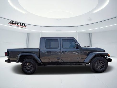 New 2025 Jeep Gladiator Sport image 2