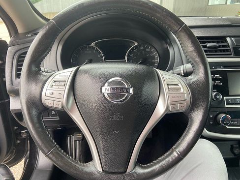 Used 2016 Nissan Altima 2.5 SL w/ Moonroof Package FWD image 13