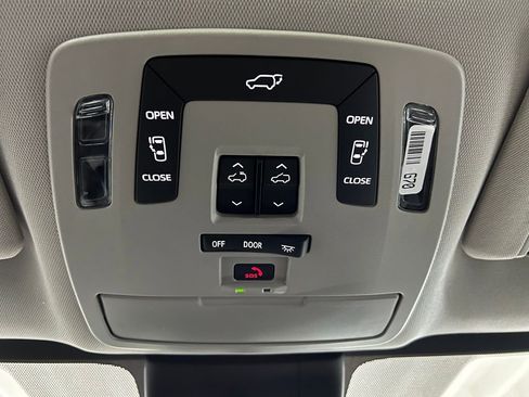 Used 2025 Toyota Sienna XLE w/ XLE Plus Package AWD/4WD image 34