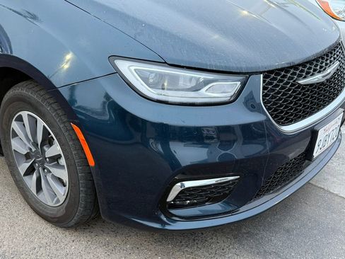 Used 2023 Chrysler Pacifica Touring-L image 7