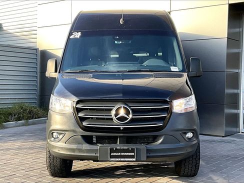 Used 2024 Mercedes-Benz Sprinter 2500 image 2