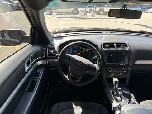 Used 2017 Ford Explorer XLT w/ Equipment Group 201A image 34