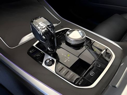 Used 2022 BMW X7 xDrive40i w/ Premium Package image 30