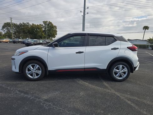 Used 2021 Nissan Kicks S image 5