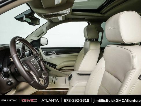 Used 2020 GMC Yukon XL Denali w/ Denali Premium Package RWD image 5