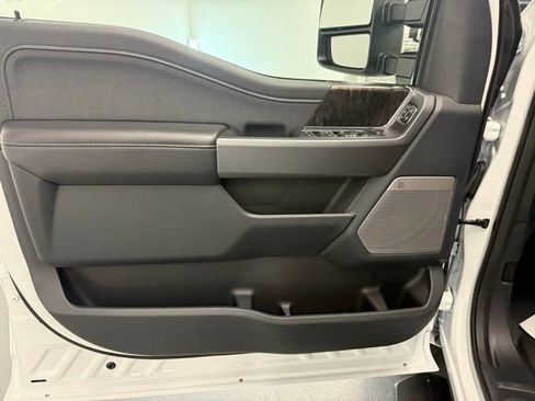 Used 2025 Ford F350 Lariat AWD/4WD image 12
