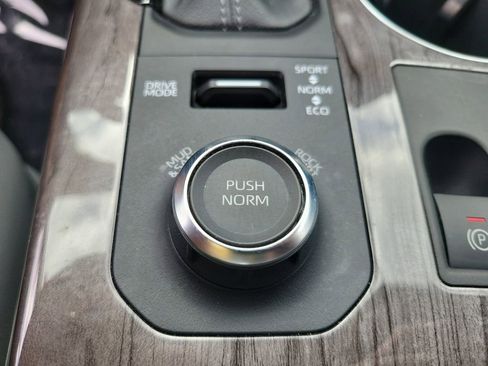 Used 2023 Toyota Highlander Limited image 25