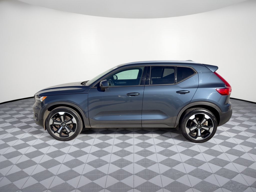 Used 2021 Volvo XC40 T5 Momentum w/ Premium Package AWD/4WD image 2