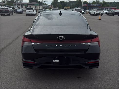 Used 2023 Hyundai Elantra SEL FWD image 4