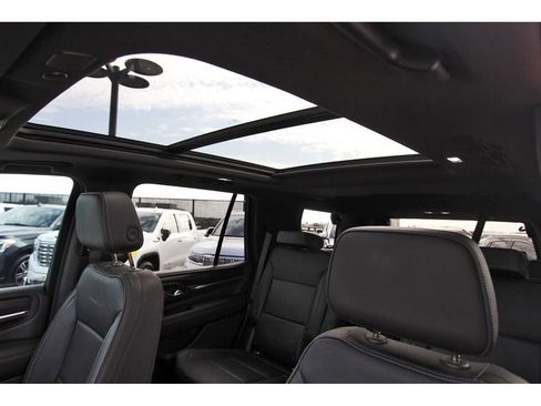 Used 2021 GMC Yukon Denali w/ Denali Premium Package image 28