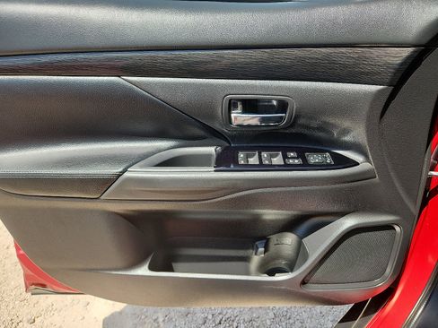 Used 2016 Mitsubishi Outlander GT AWD/4WD image 13
